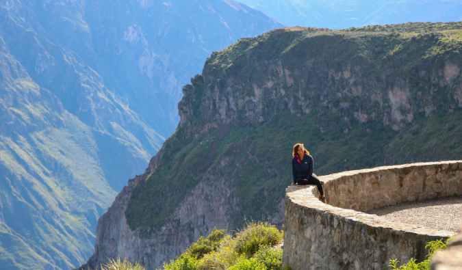 Heather, uma viajante solitária, nas montanhas do Peru