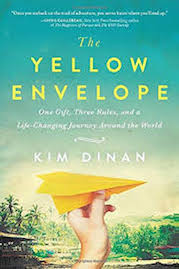 A capa do livro de envelope amarelo