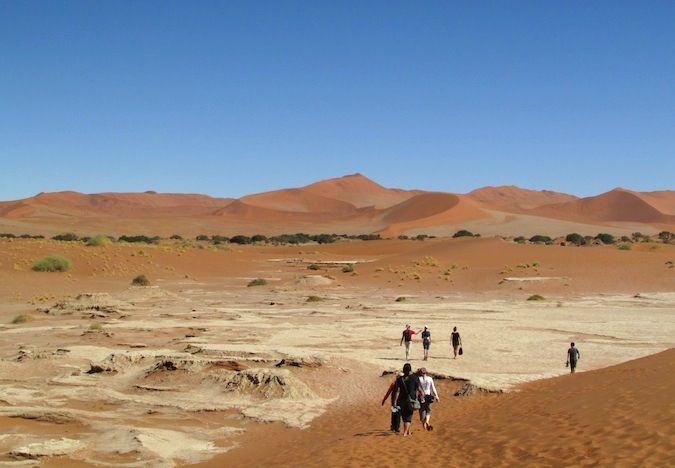 Dunes vermelhas impressionantes de avós, Namíbia
