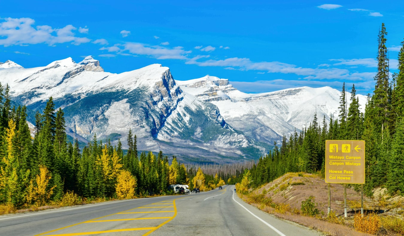 Bela paisagem de Alberta, Canadá, entre Banff e Jasper