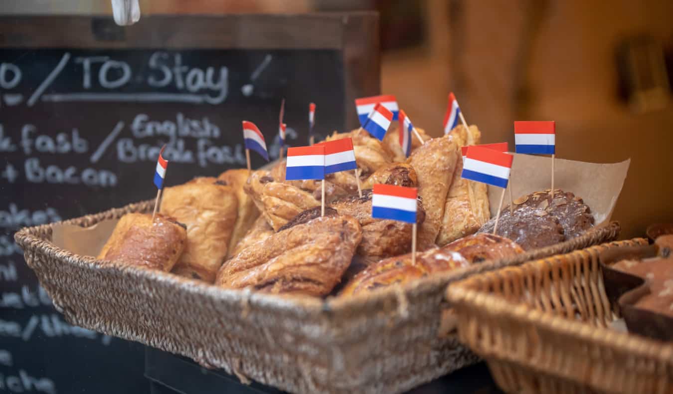 Doces saborosos em uma pequena padaria em Amsterdã, na Holanda