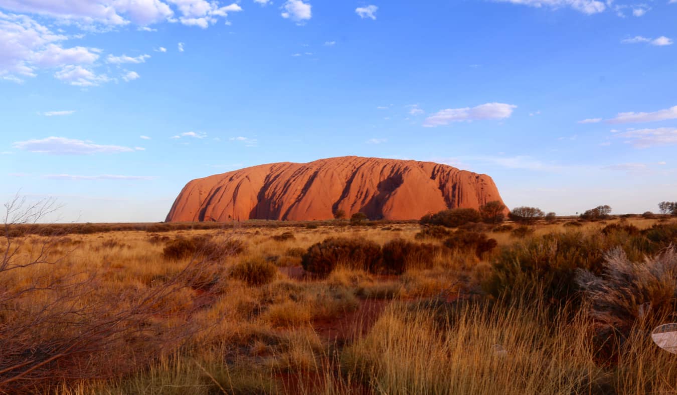 A famosa rocha vermelha de Uluru, na Austrália
