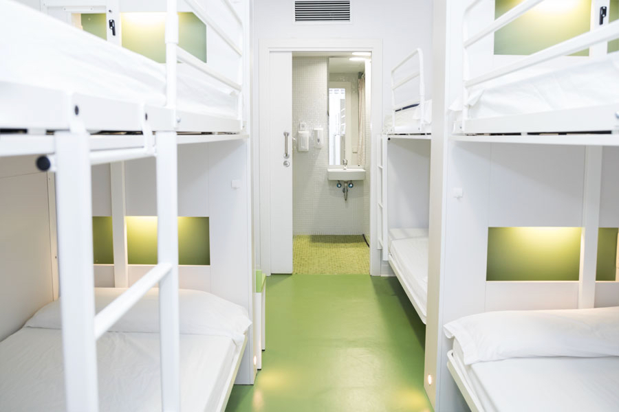 Dormitório espaçoso no Sant Jordi Hostel em Barcelona, ​​​​Espanha