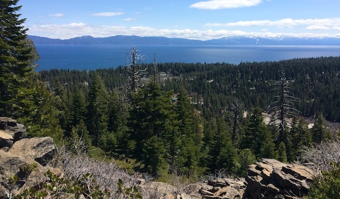 Vista das florestas ao redor do Lago Tahoe, na Califórnia