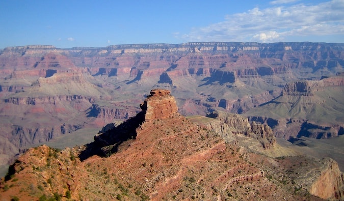 Vista do topo do Grand Canyon em um dia ensolarado no Arizona
