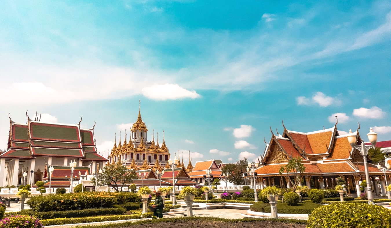 Um dos muitos belos templos em Bangkok, Tailândia