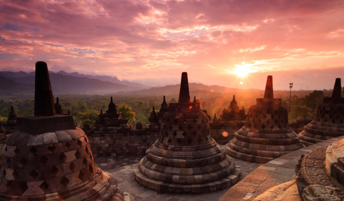 Foto impressionante de Borobudur ao nascer do sol