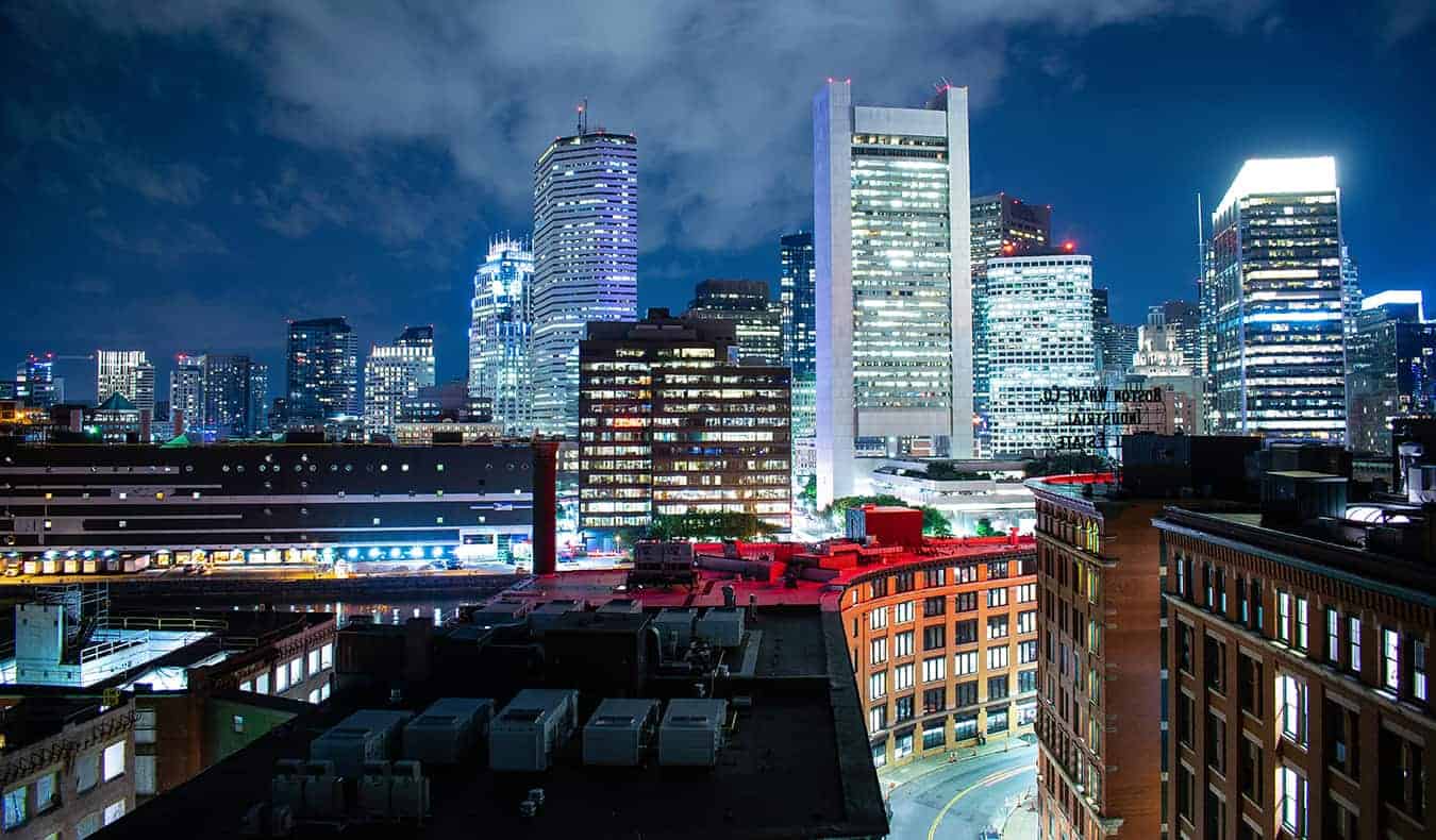 Boston, iluminado à noite