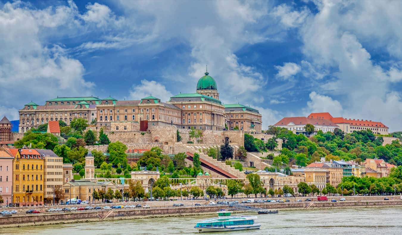 Fortaleza de Budai, em uma colina pelo rio Danúbio em Budapeste, Hungria