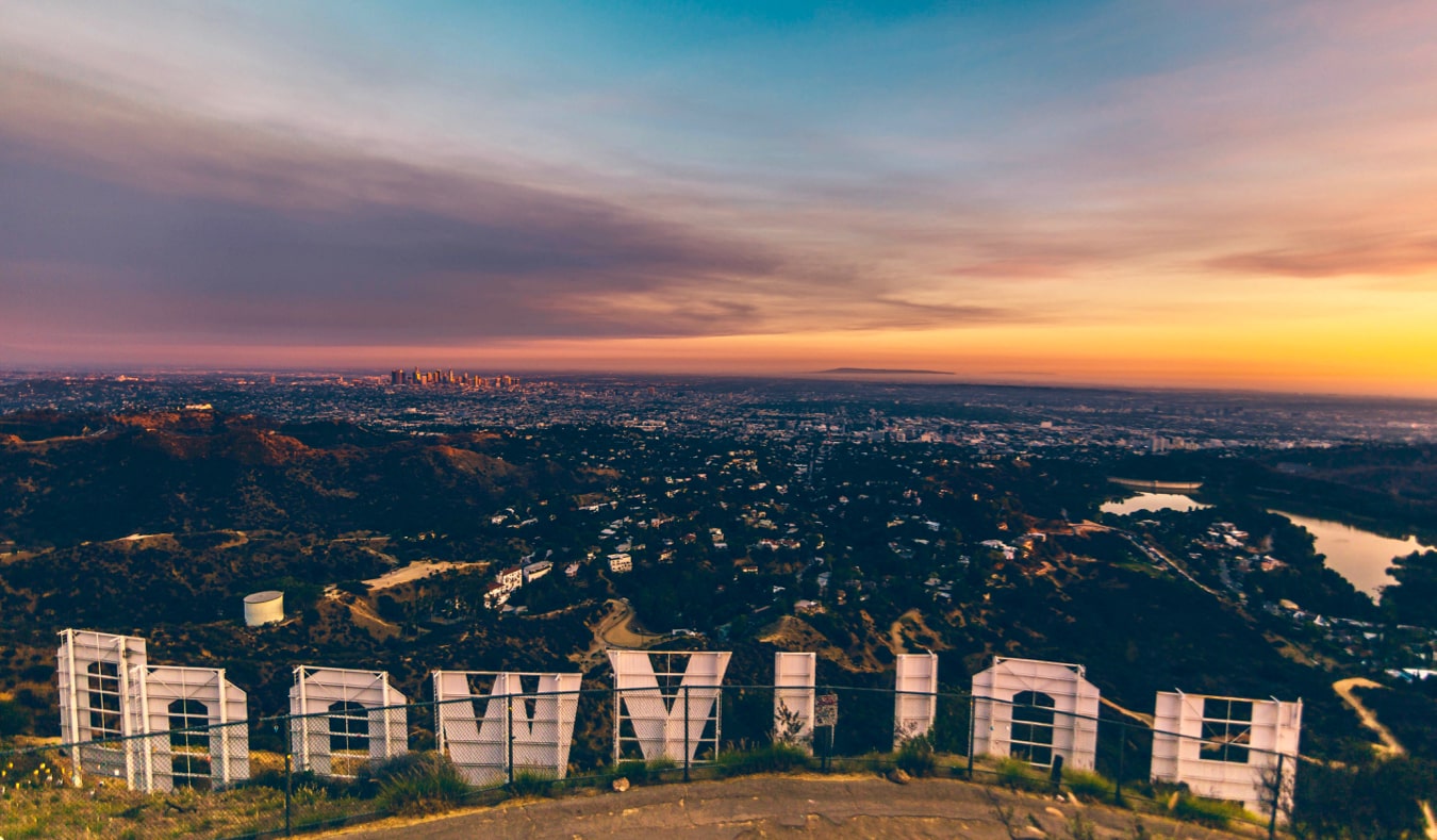 Vista de Los Angeles por trás do Hollywood Gate