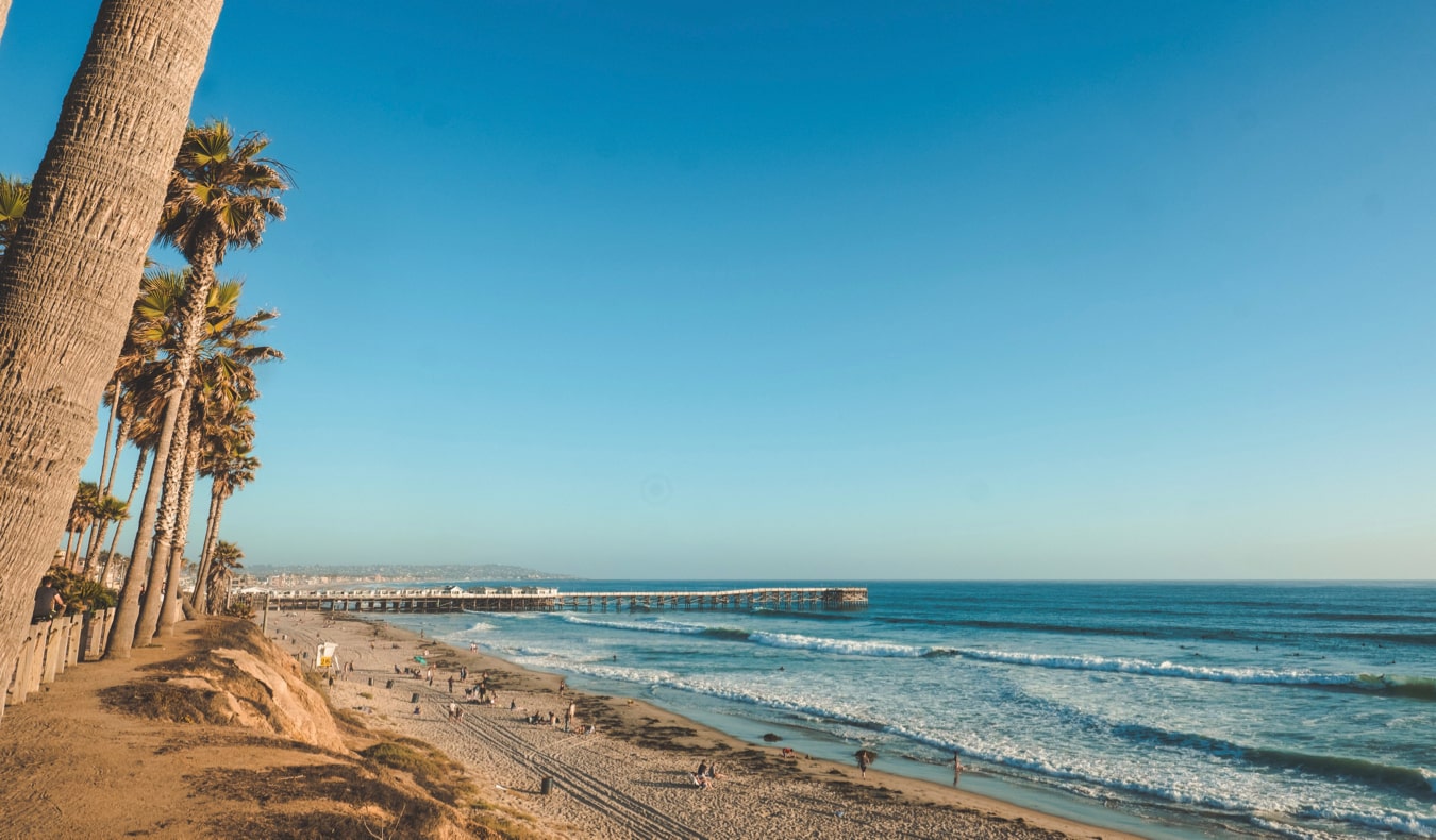 Wide Pacific Beach Beach com areia branca perto de San Diego, Califórnia