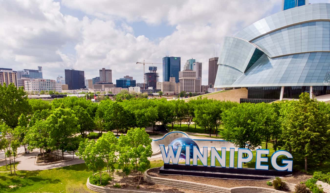 Cidade de Winnipeg, Canadá, durante os meses quentes de verão