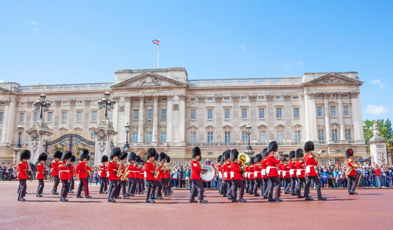 Mudança de guarda em frente ao Palácio de Buckingham em Londres, Inglaterra
