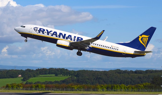 Ryanair Flying Flight na Europa no verão
