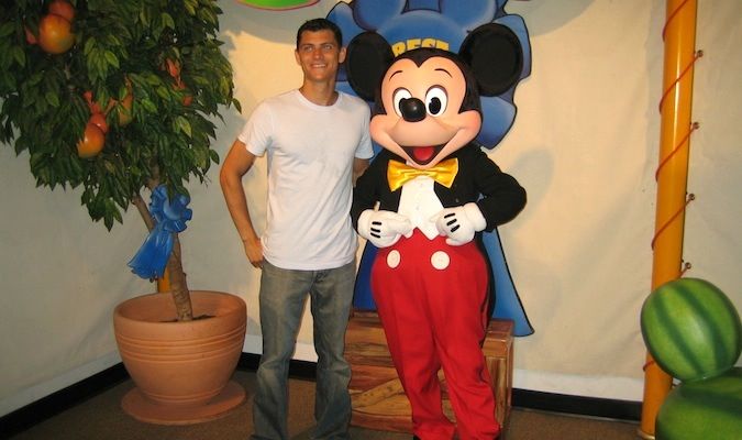Eu e Mickey Mouse em um evento turístico vulgar na Disneylândia