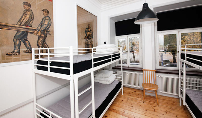 Beliches em um dormitório no City Backpackers Hostel em Estocolmo, Suécia