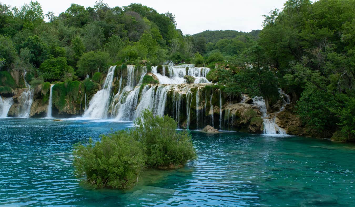 Cachoeiras famosas do parque Krka na Croácia
