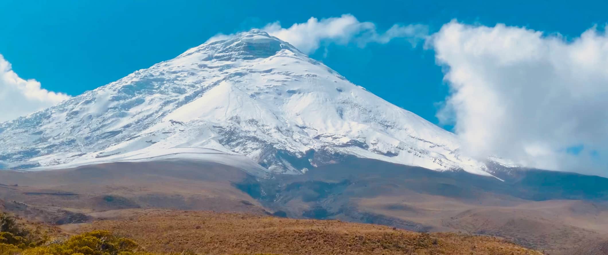 Kotopaxi, imponente montanha nevada na bela Equador