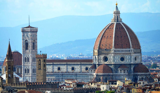 Horizon histórico e a famosa catedral de Florença, Itália
