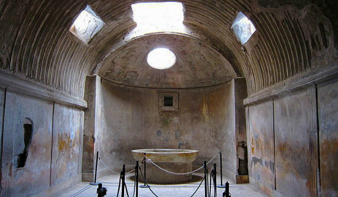 Ruínas dos Banhos do Fórum em Pompéia, Itália
