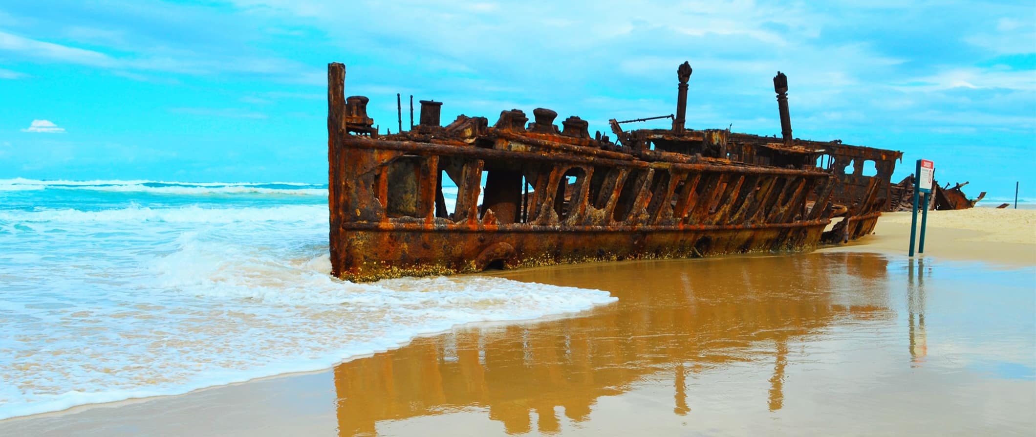 O famoso naufrágio enferrujado do século 20 na praia de Fraser Island, na Austrália.