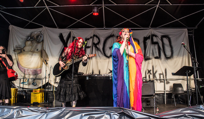 Dragistas vestidos em Kreuzberg no evento do Orgulho LGBT em Berlim