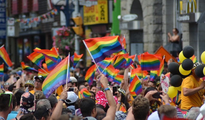 Bandeiras do arc o-íris no festival LGBT