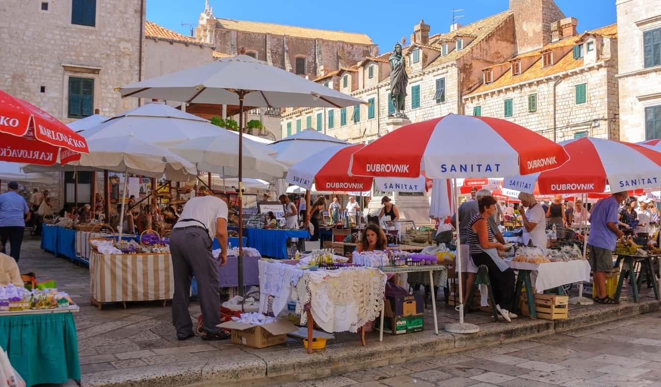 Mercado aberto no distrito de Gruz em Dubrovnik, Croácia