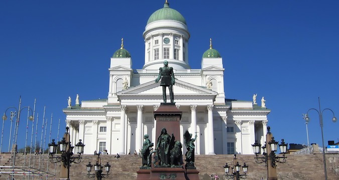 A Catedral de Helsinque é um edifício muito icônico e uma visita obrigatória na Finlândia