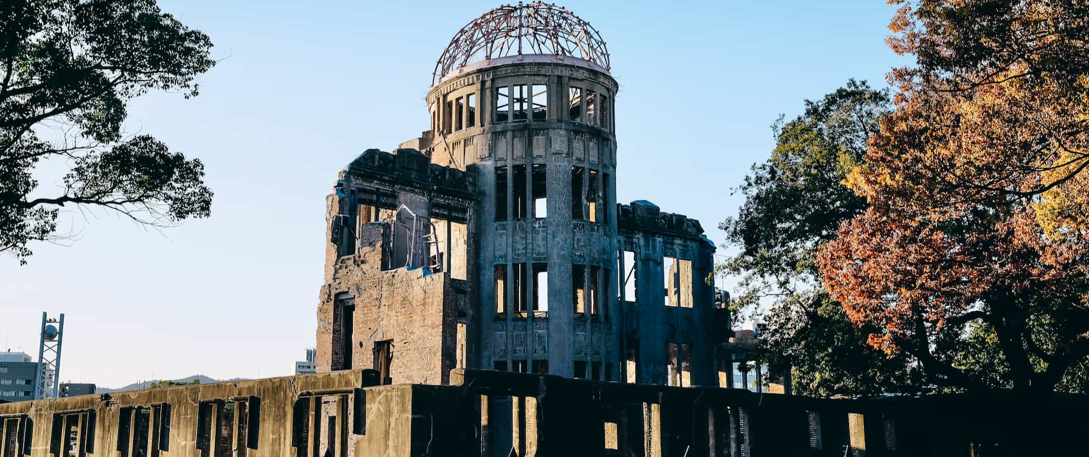 Ruínas da bomba atômica lançada sobre Hiroshima durante a Segunda Guerra Mundial.