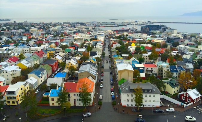 Reykjavik e suas casas multifoloras de altura