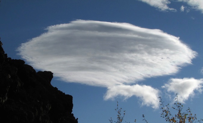 Awesome UFO Cloud na Islândia