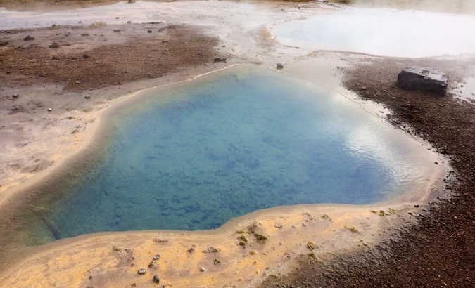 Reservatório natural enorme na Islândia