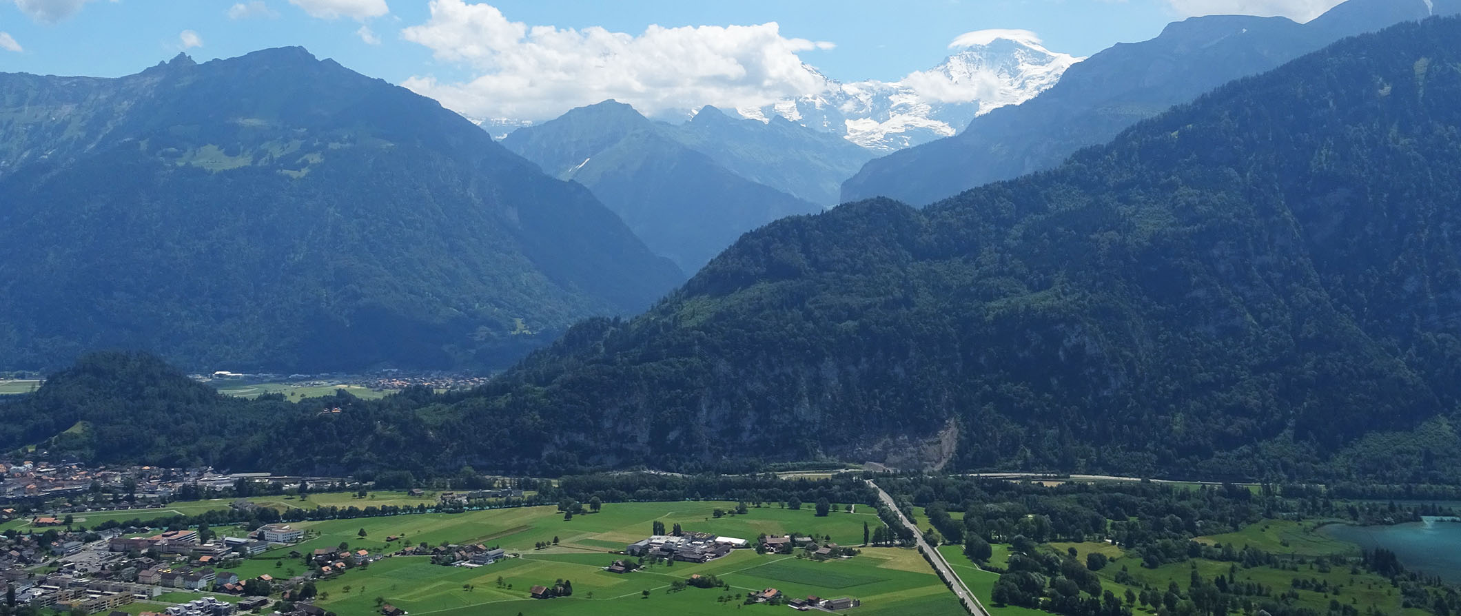 Paisagem da Montanha Verde em Interlaken, Suíça