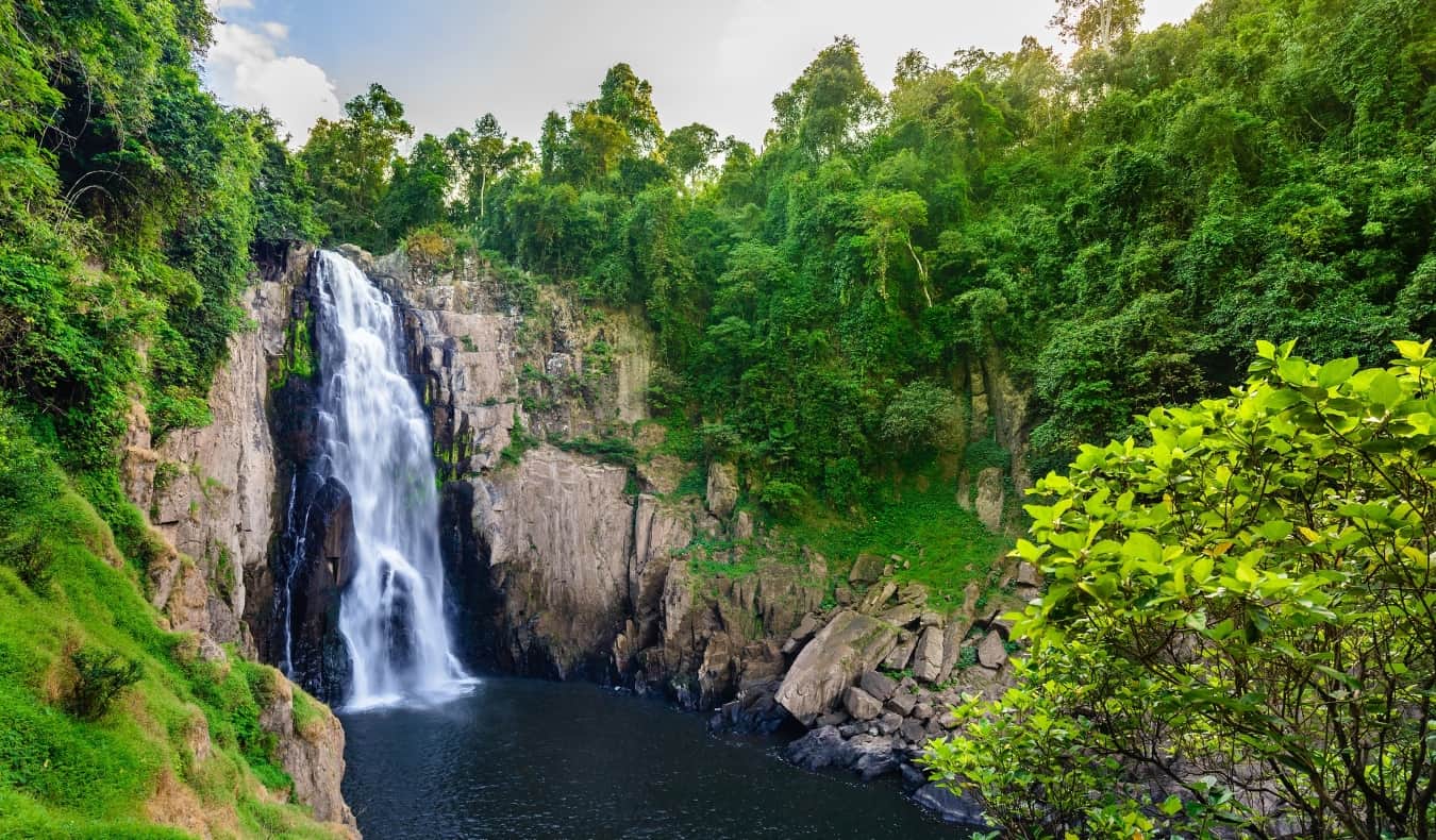 Cachoeira no Parque Nacional Khao Clot em áreas rurais Isan, Tailândia