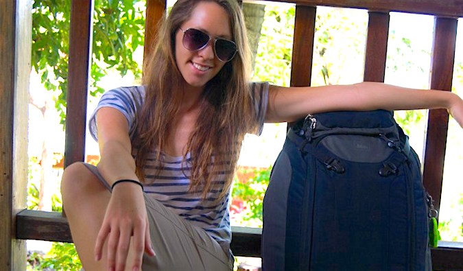 Christin Addis, um especialista independente de viagens, com sua mala bem embalada