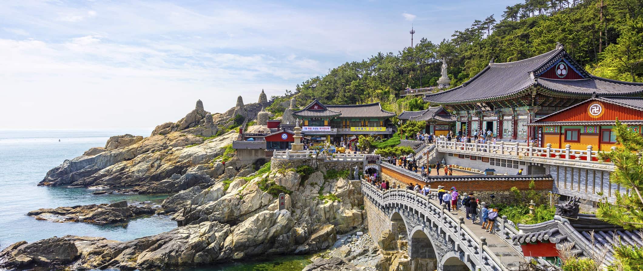 Edifícios históricos ao longo da costa cortada da Coréia do Sul