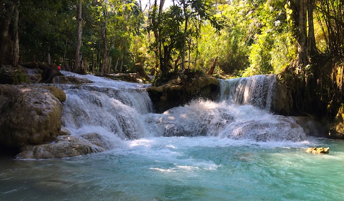 Belas cachoeiras de Kuang Si no Laos