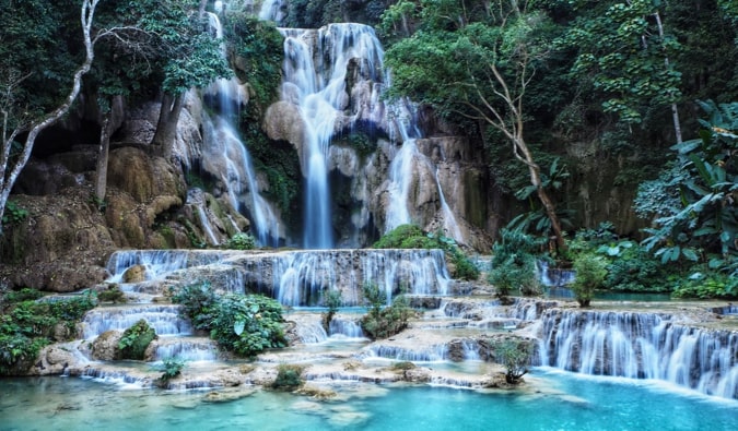 Famosas cachoeiras de Kuang Si no Laos