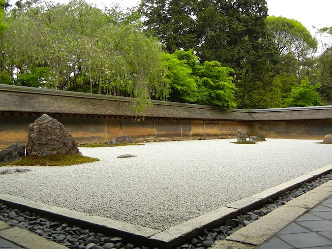O famoso jardim de pedras do Templo Ryoan-ji em Kyoto, Japão