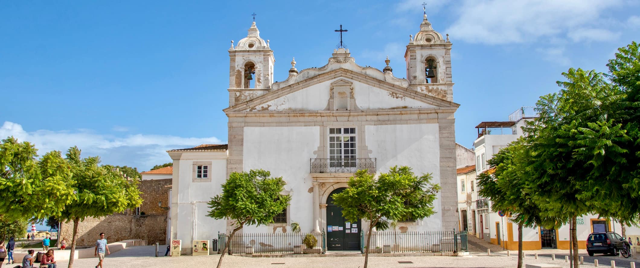 A Igreja Histórica de Santa Maria em Lagusha, Portugal, em um dia ensolarado