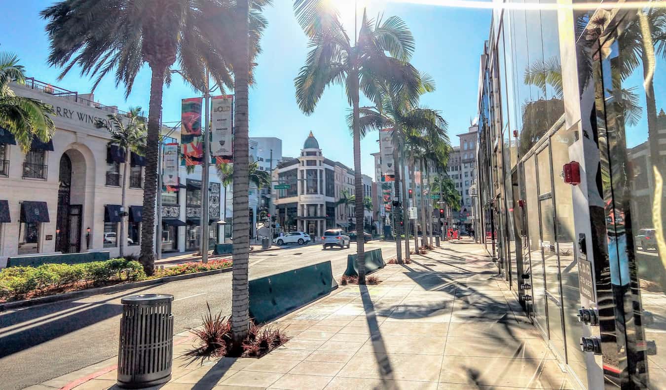 Luxuoso Trading Street em Beverly Hills, Los Angeles, em um dia ensolarado de verão