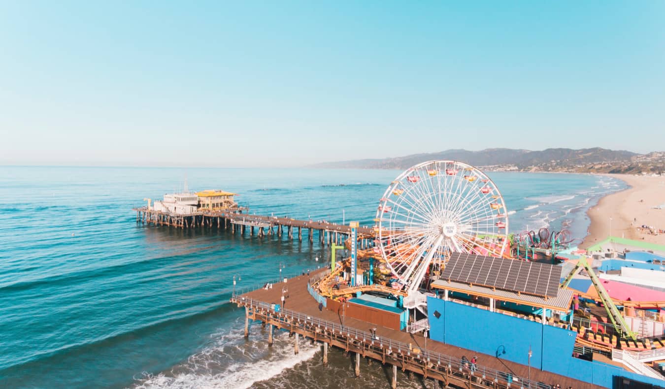 Santa Monica Pier no verão em Los Angeles, Califórnia