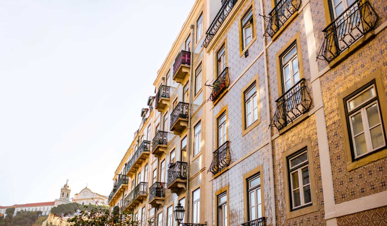 Fila de apartamentos em Lisboa, Portugal
