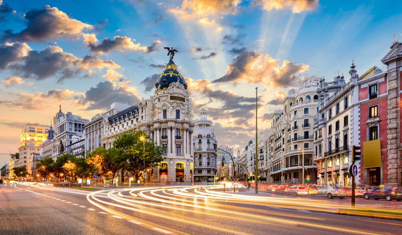 Madrid Street com carpete de carpete enquanto atira com longa exposição na Espanha