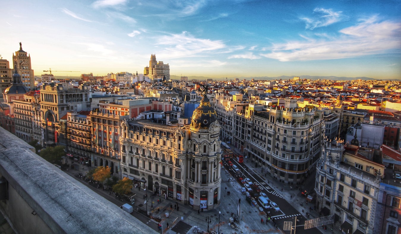 Horizon histórico de Madri, Espanha, ao pôr do sol