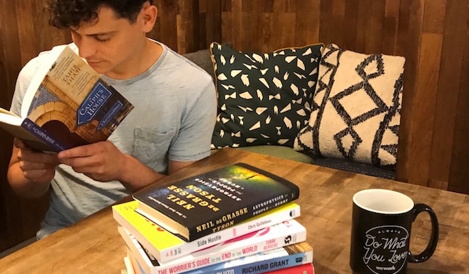 Matt está lendo livros em casa este mês