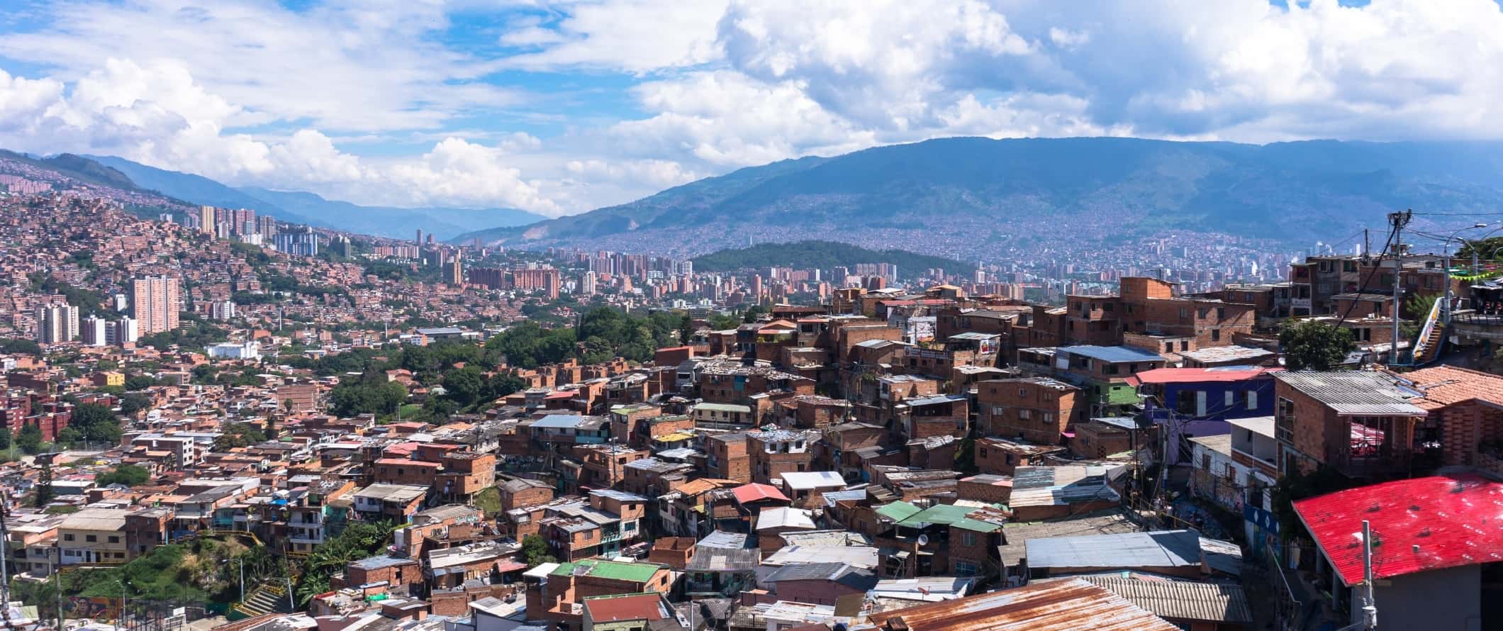 Vista panorâmica da cidade de Medellín, localizada numa colina