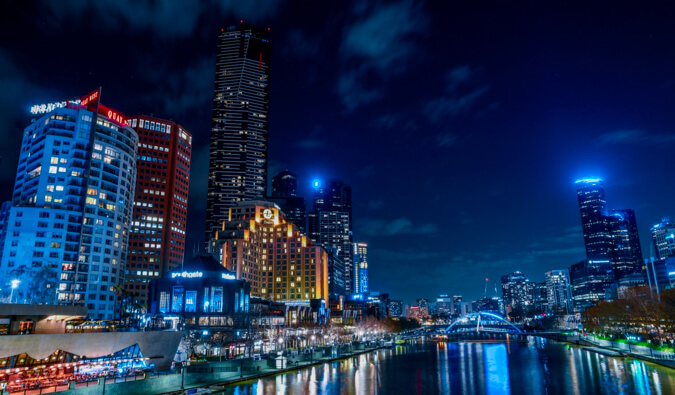 Horizon de Melbourne, Austrália, iluminado à noite