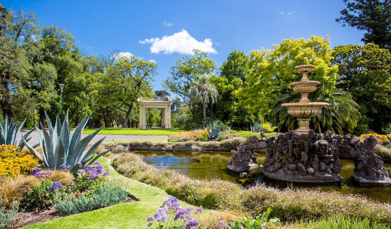 Jardim verde na área de Fitzroy em Melbourne, Austrália